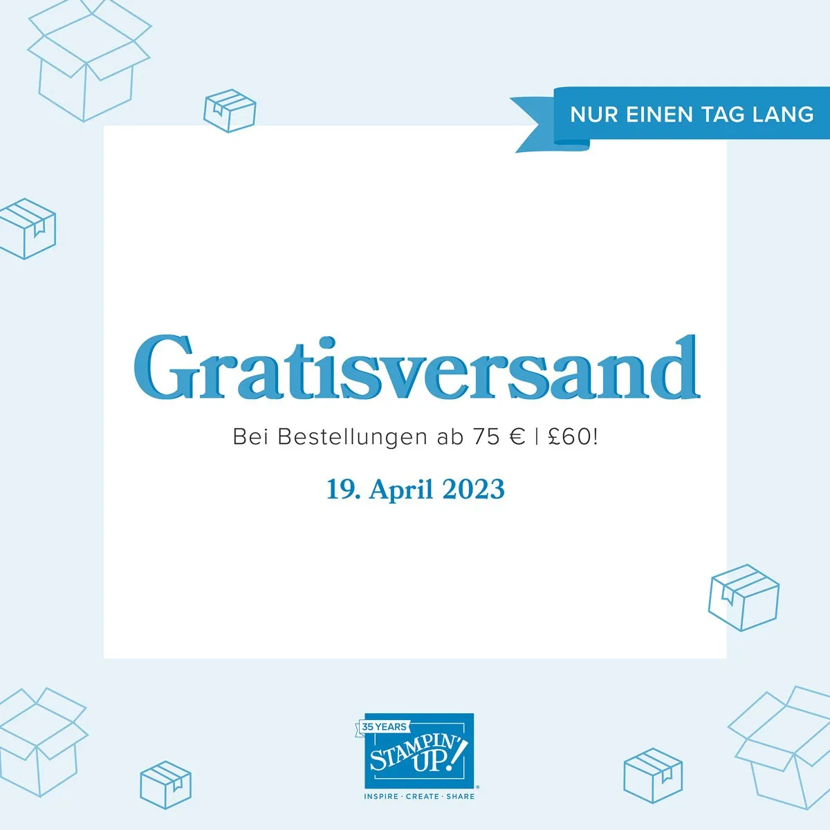 Gratulationskarte mit dem Text „Gratisversand“ in blauer Schrift auf weißem Hintergrund, umgeben von blau gestochten Packkästen. Oben rechts ein blaues Band mit der Aufschrift „NUR EINEN TAG LANG“, unten das Stampin’ Up! Logo.