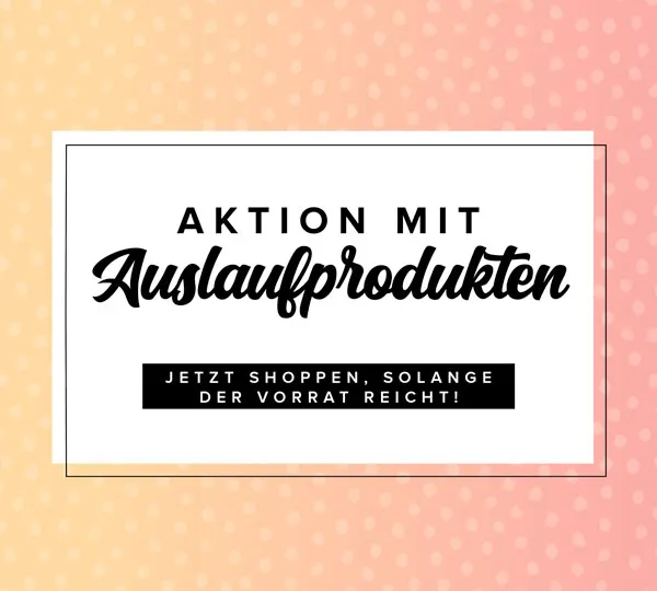 Das Bild zeigt einen grafischen Textblock mit der Überschrift „AKTION MIT Auslaufprodukten“ in schwarzer Schrift auf weißem Hintergrund. Darunter steht ein schwarzer Balken mit dem Text „JETZT SHOPPEN, SOLANGE DER VORRAT REICHT!“. Der Hintergrund ist in Pastelltönen von Gelb zu Rosa übergegangen und zeigt feine weiße Punkte als Muster. Es handelt sich um eine digitale Grafik ohne sichtbare Bastelmaterialien oder handwerkliche Elemente.