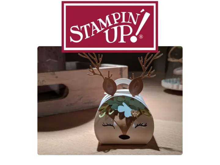 Eine kleine Geschenkbox in Form eines Rehs mit Geweih und Blättern, daneben ein Stampin' Up!-Logo. Der Text informiert über eine Sammelbestellung mit 12% Rabatt.