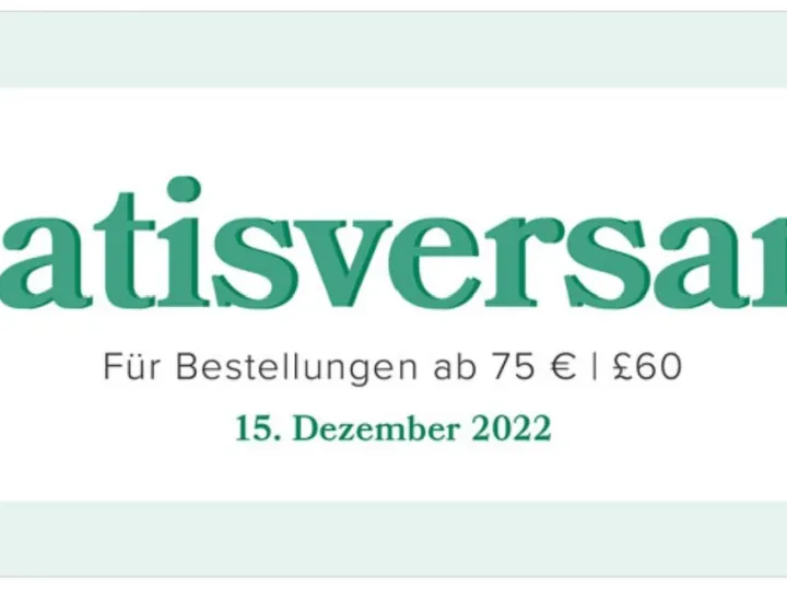 Grünes Banner mit der Aufschrift „Gratisversand!“, darunter Details zu Mindestbestellsummen und Datum. Umrahmt von stilisierten Paket-Icons in hellgrünem Ton, die offene und geschlossene Kartons darstellen. Ein grüner Band-Schild oben rechts signalisiert eine zeitlich begrenzte Aktion.