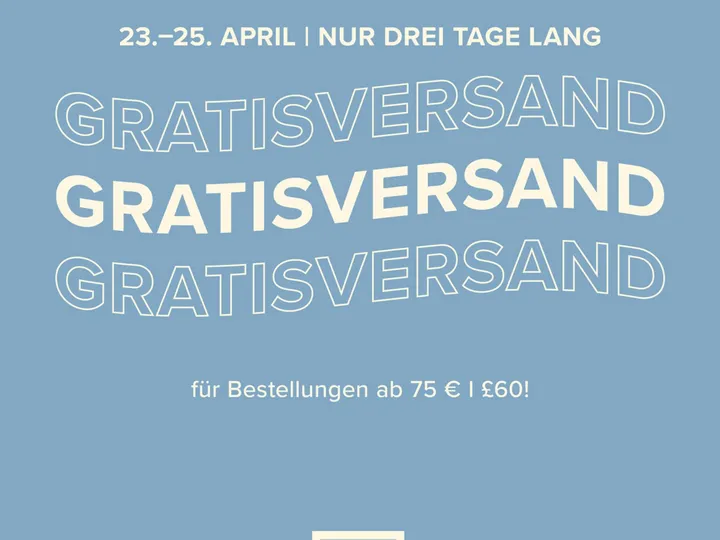 Grafisches Design mit hellblauem Hintergrund und weißem Text, der „GRATISVERSAND“ dreimal in unterschiedlichen Schriftgrößen und -stilen darstellt. Oben steht das Datum vom 23. bis 25. April sowie die Ankündigung von nur drei Tagen Dauer. Unten wird angegeben, dass für Bestellungen ab 75 Euro oder 60 Pfund kostenloses Versand angeboten wird. Im unteren Bereich befindet sich das Logo von Stampin’ Up! mit den Slogans „Inspire • Create • Share“.