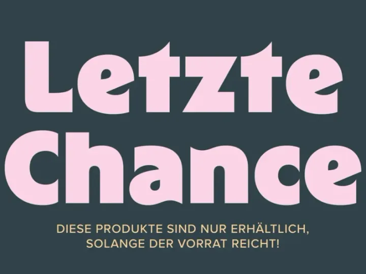 Der Text „Letzte Chance“ in rosa Großbuchstaben steht auf dunkelgrünem Hintergrund, flankiert von stilisierten Blumen in Rosa, Gelb und Lila mit grünen Blättern. Unten darunter steht in kleiner gelber Schrift: „Diese Produkte sind nur erhältlich, solange der Vorrat reicht!“.