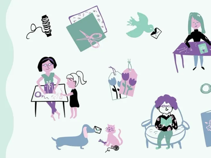 Ein farbiges Banner für den Weltkartenbasteltag vom 7. Oktober 2023 zeigt eine Globus-Illustration mit dem Titel und ist von Zeichnungen verschiedener Bastler, Materialien wie Papier, Schere, Stifte und Geschenke sowie Motiven wie Blumen und Herzen umgeben.