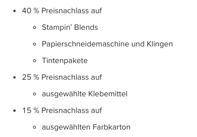 Ein grauer Hintergrund zeigt schwarze Aufzählungspunkte mit Prozentangaben für Preisschönungen bei Stampin' Blends, Papierschneidemaschinen, Tintenpaketen, Klebemitteln und Farbkarton. Der Text ist in einer klaren Schriftart angeordnet und dient als Informationsliste ohne grafische Elemente oder Bilder.